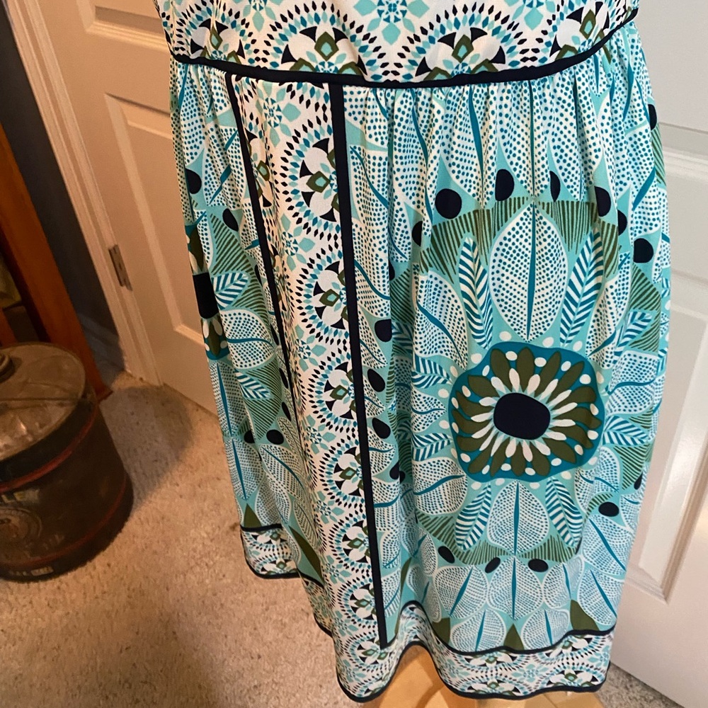 Elegant Blue Patterned Dress - Picture 3 of 6